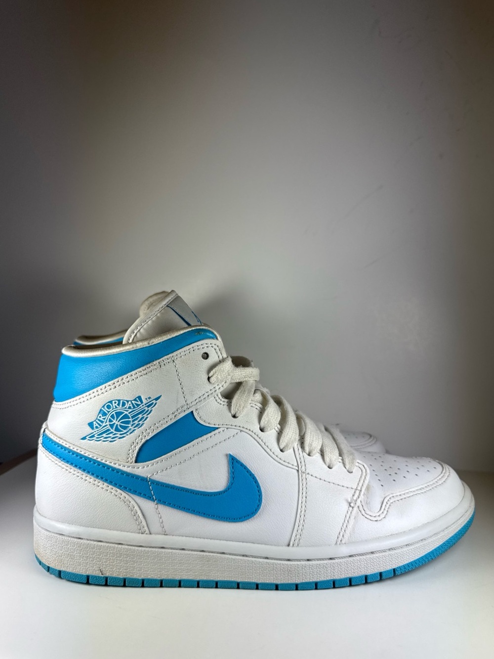 Air Jordan 1 Mid UNC White University Blue Women’s Size 8.5 Sneakers